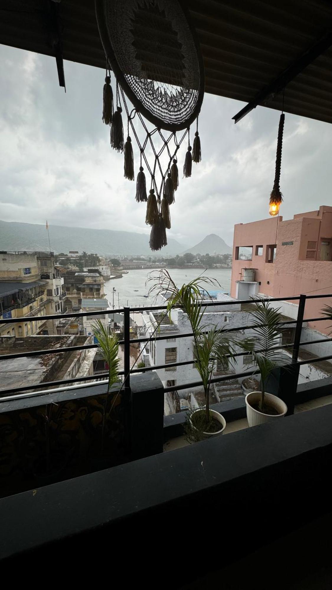 Hotel Holy Vibes Pushkar Buitenkant foto